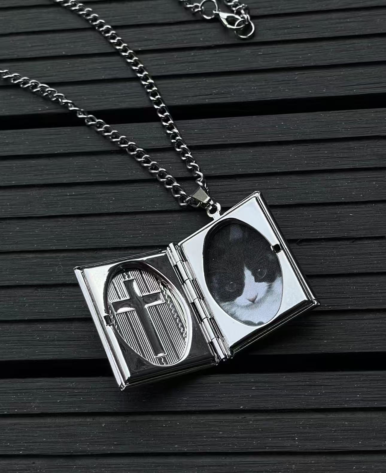 Biesy | Whispering Locket