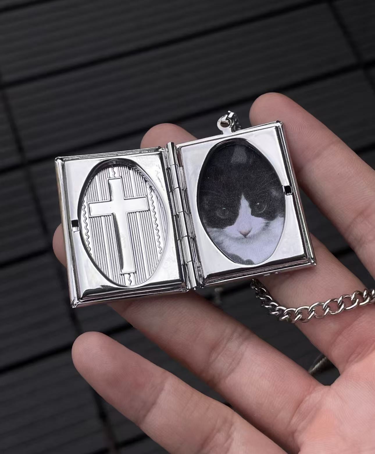 Biesy | Whispering Locket