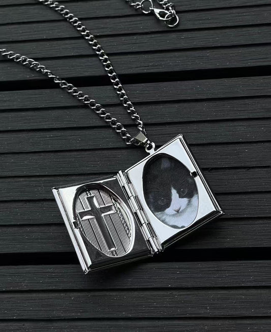 Biesy | Whispering Locket